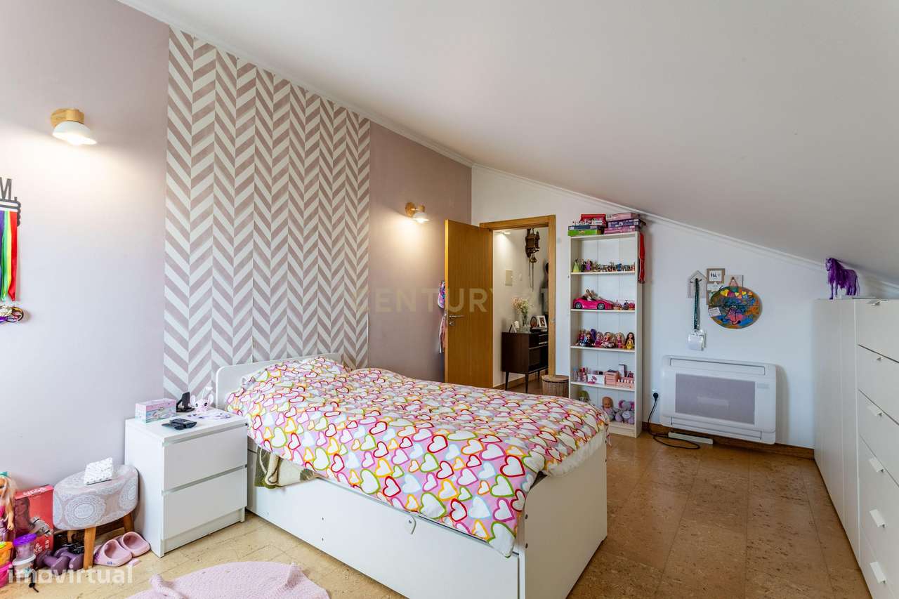 Moradia T4 remodelada na Quinta do Conde-17