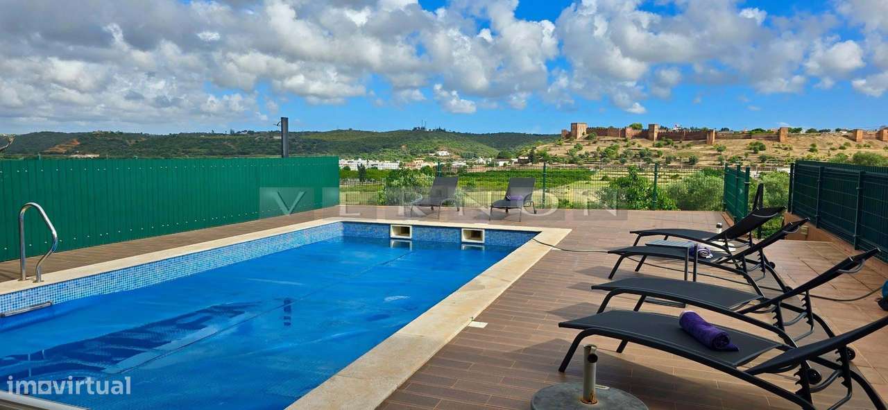 Moradia em Banda Duplex T2+2 com Piscina Privada e Garagem Dupla | Si-11