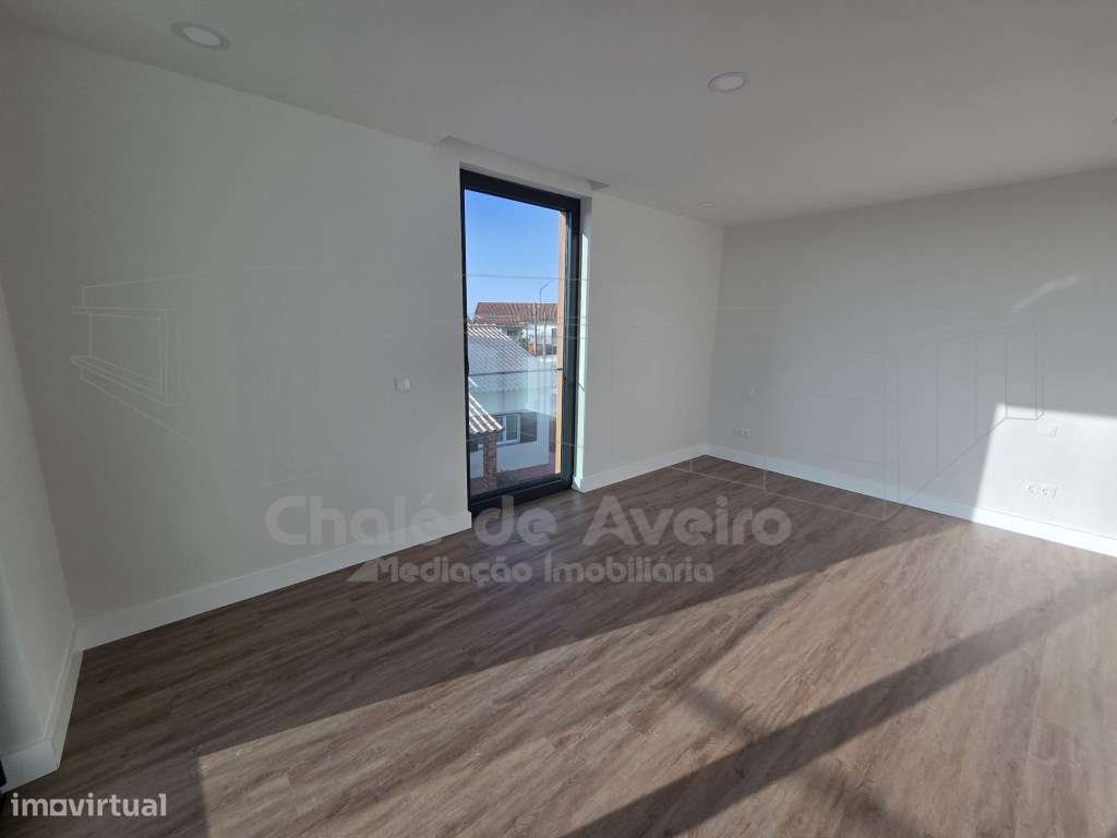 Moradia unifamiliar geminada T3, de 2 pisos, com garagem, anexos e ...-15