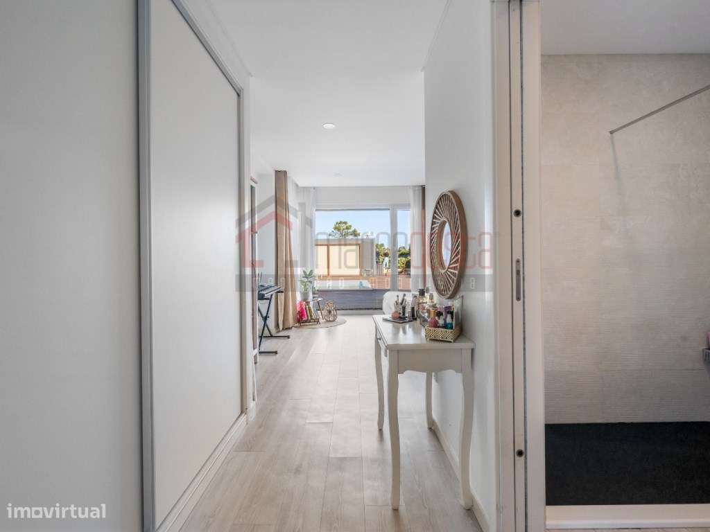 Moradia de Luxo T3 com Piscina e Vista Mar-23