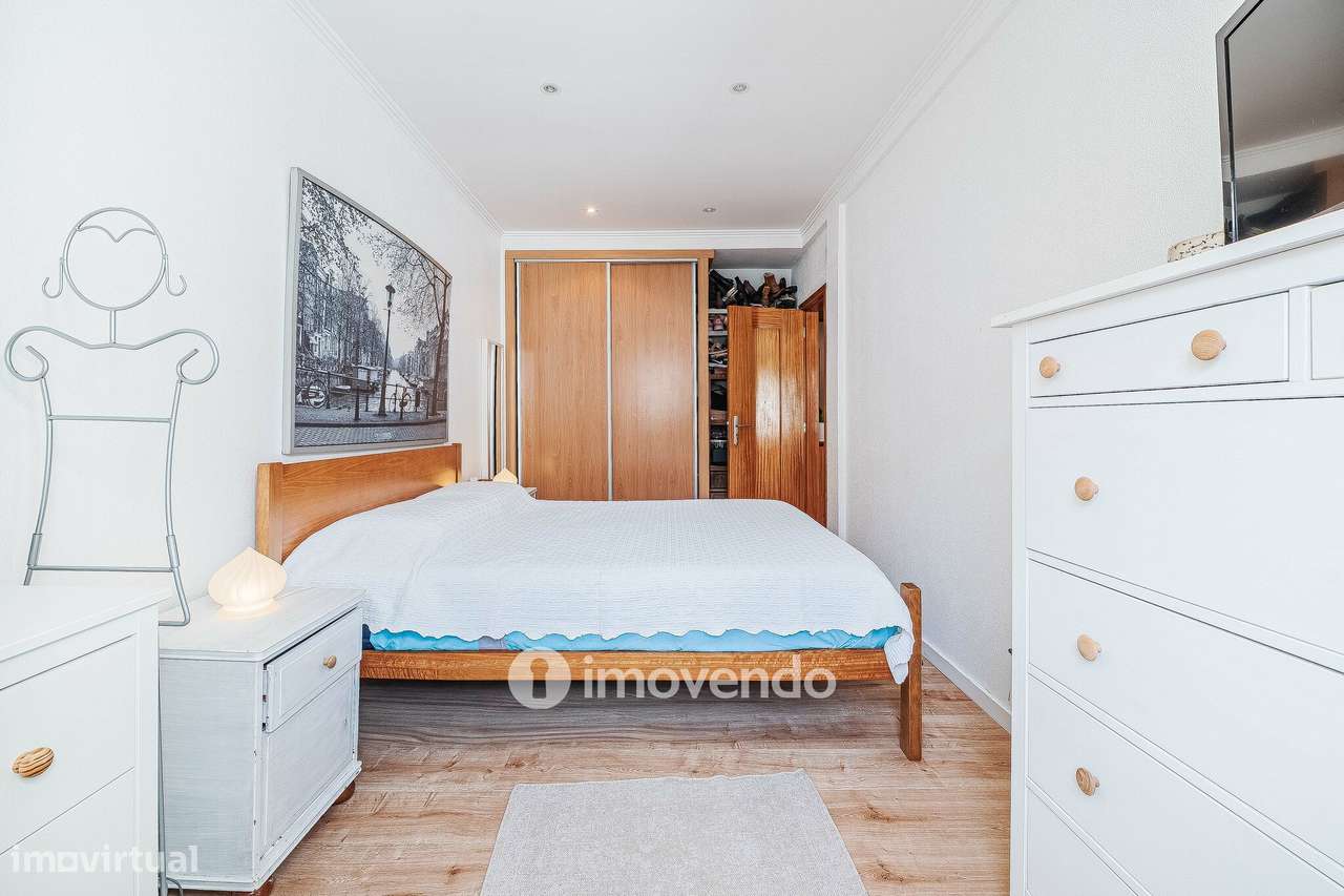 Apartamento T2 com cozinha equipada, na Amadora-24