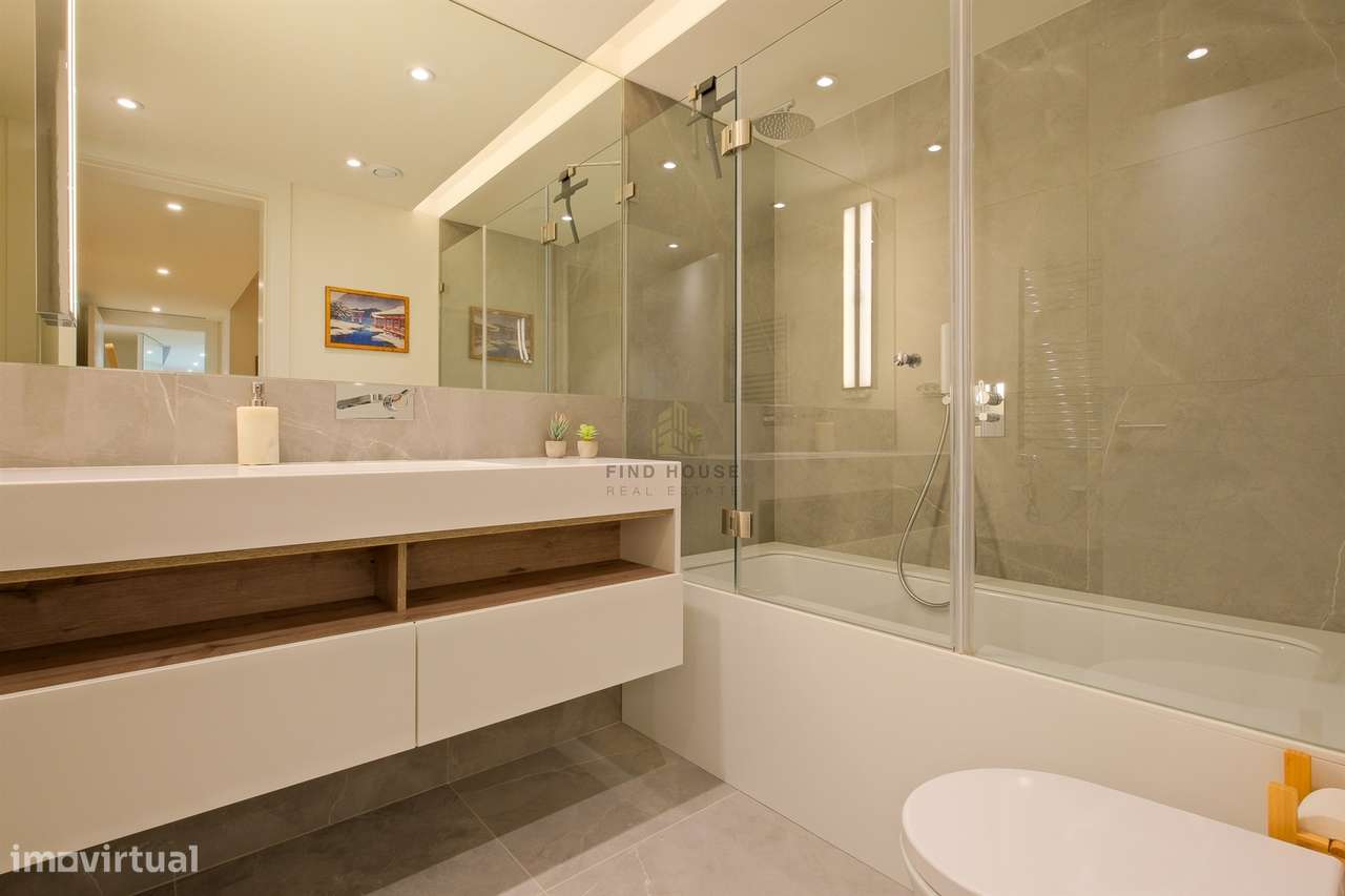 Apartamento T3 em condomínio privado, com terraços e garagem, no Prínc-52