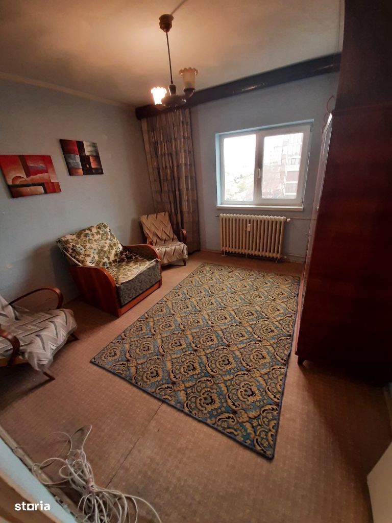 CET apartament 2 camere decomandate etaj 7/10 fara imbunatatiri, liber