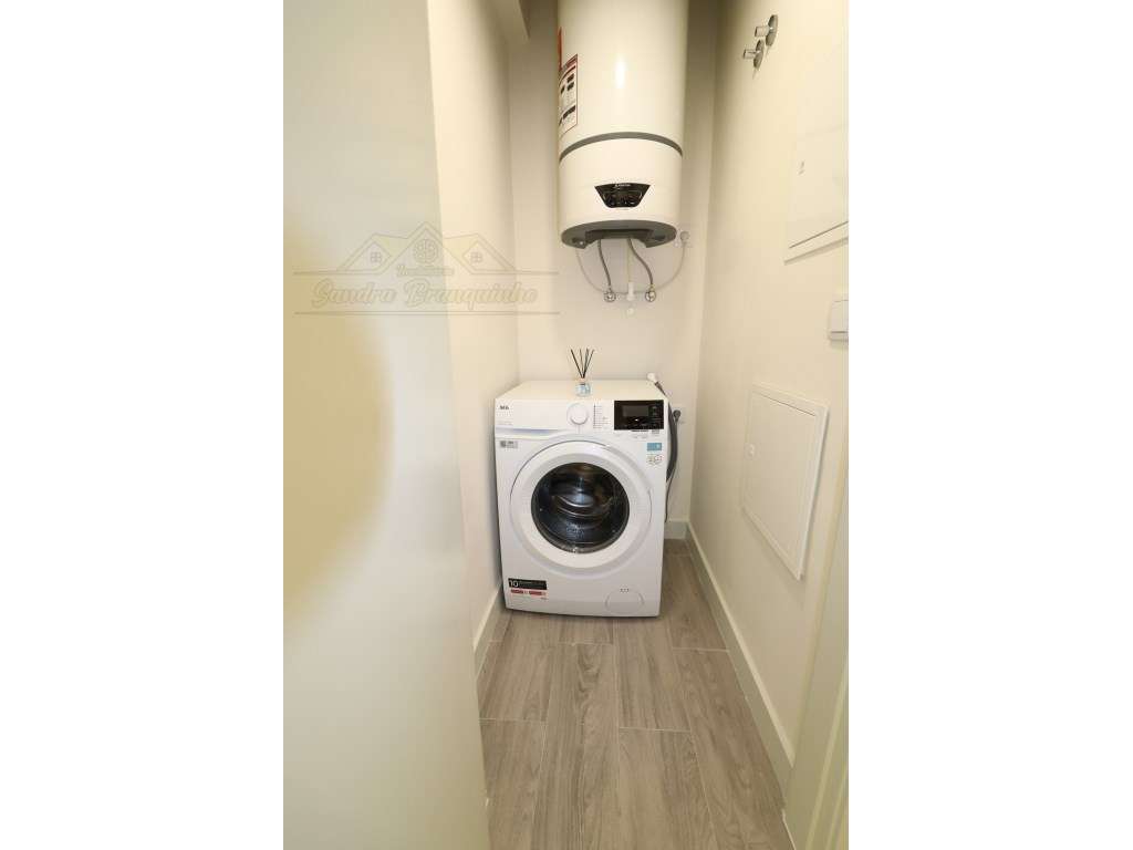 Apartamento RENOVADO(novo) com vista mar-16