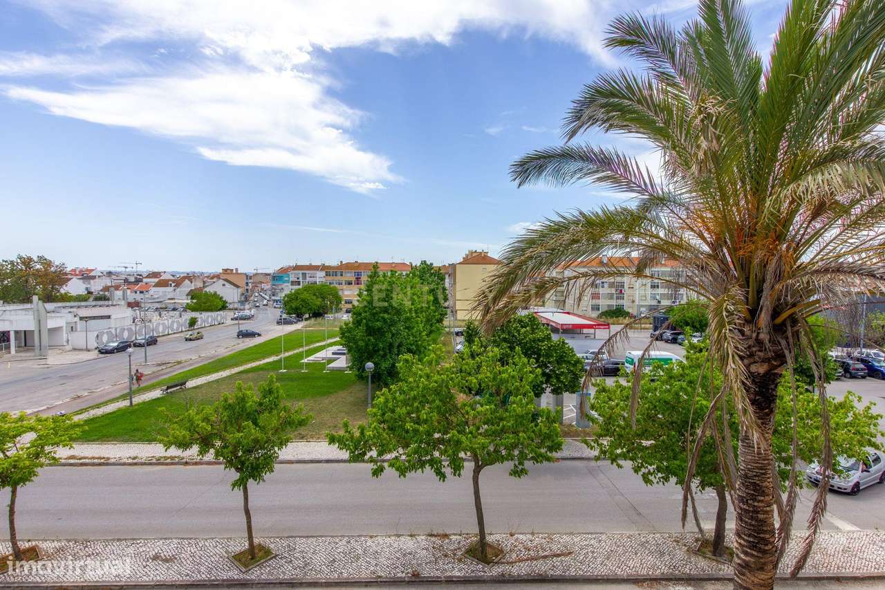 Apartamento T3 no Montijo com Localização Privilegiada-25