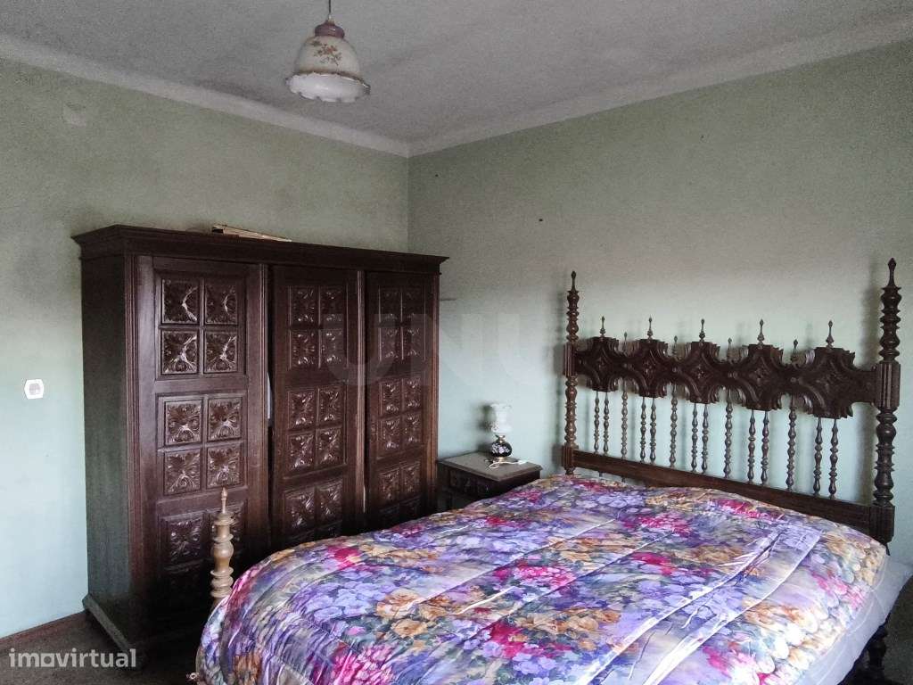 Oportunidade absolutamente imperdível - Moradia com parte renovada ...-18