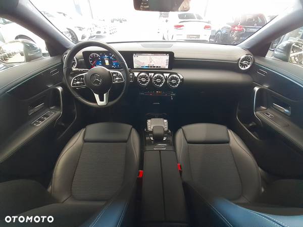 Mercedes-Benz CLA 180 Progressive 7G-DCT - 14