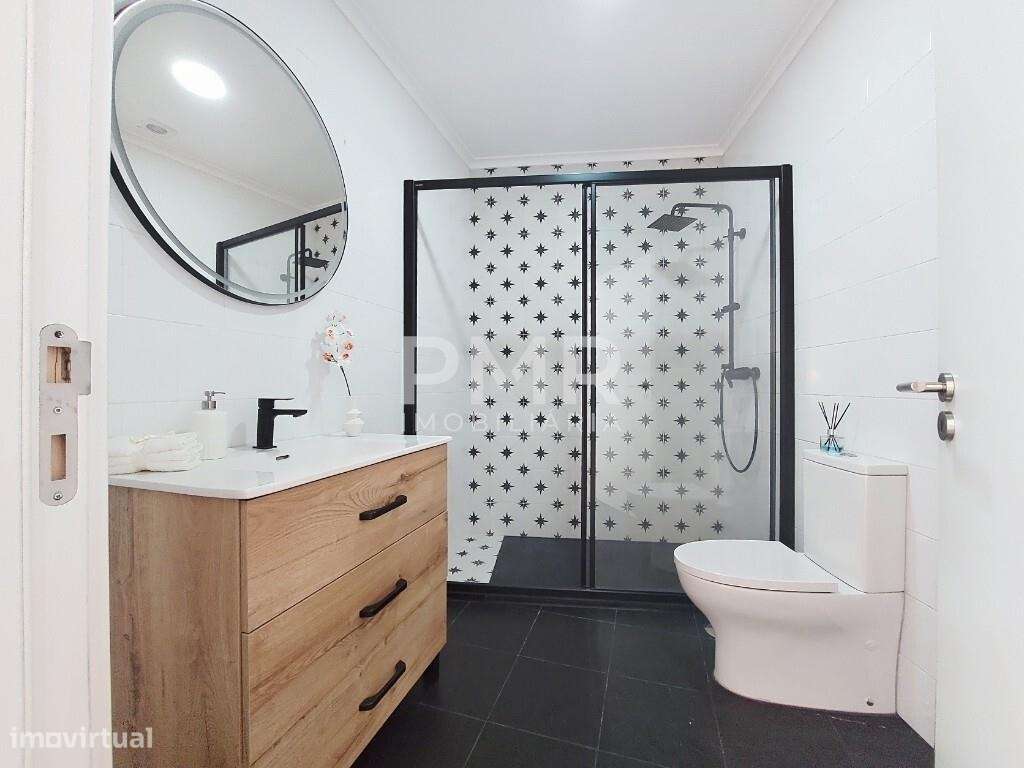 Moradia totalmente renovada com espaço exterior – Vale de Figueira-10