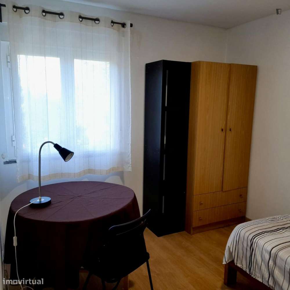 Quarto - localizado em Carnide Lisbon - Grande imagem: 4/7