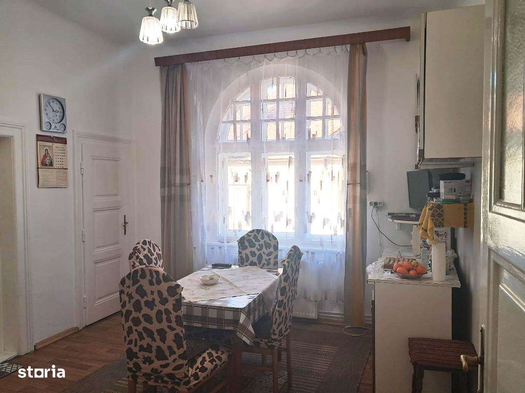 Apartament cu 4 camere la etajul 1 in zona Orasul de Jos-12