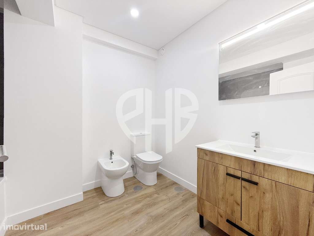 Apartamento T3 Totalmente Remodelado // Estrada da Luz-25