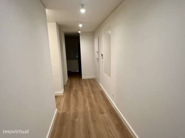 3 Apartamentos T2+1-12