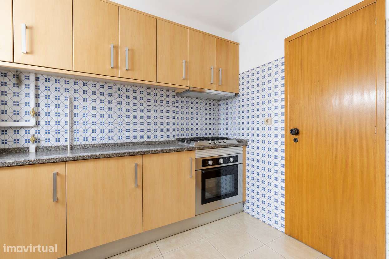 Apartamento T3 Duplex para remodelar em Alverca-13