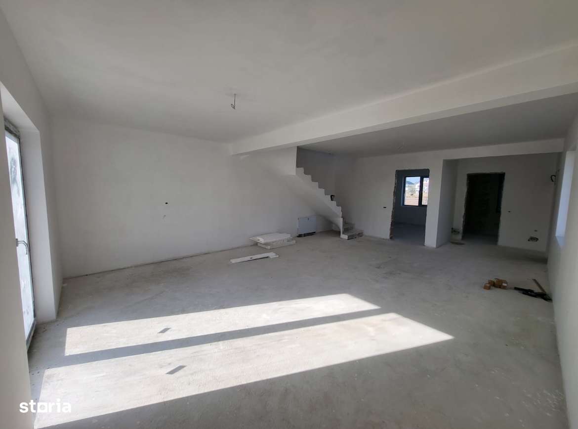 Casă modernă, spațioasă și personalizabilă, într-o zonă liniștită-1