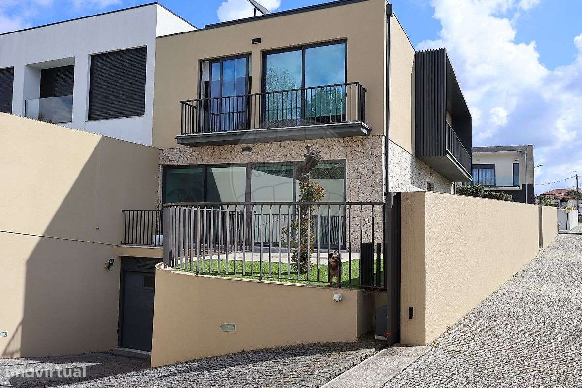 Moradia T4 para venda-13