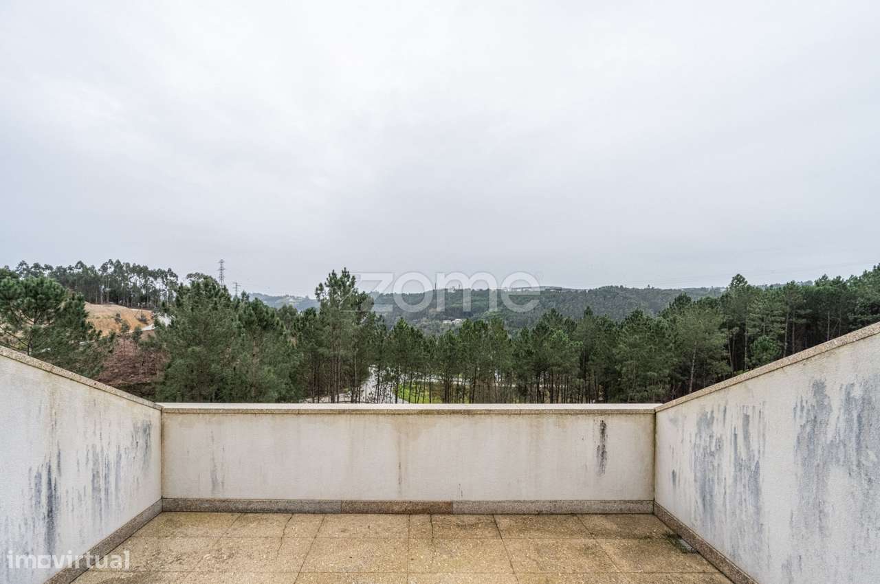 Moradia T3 c/Suítes e Piscina na Quinta das Luzes-31