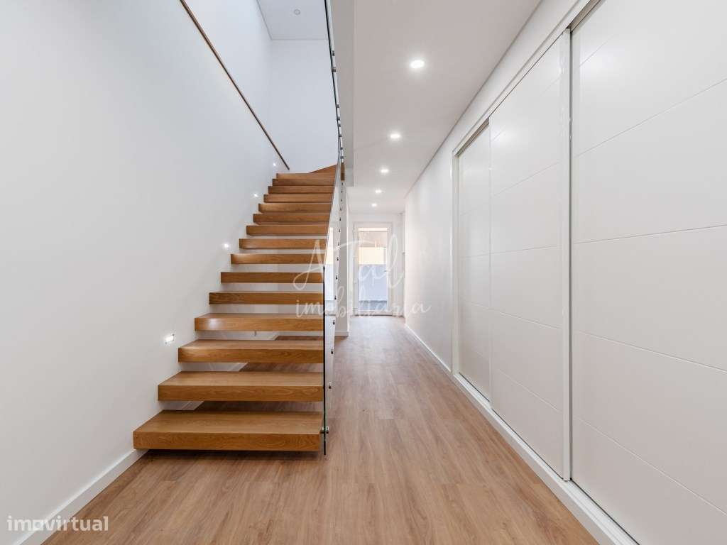 Moradia V4 com piscina em Azeitão-15