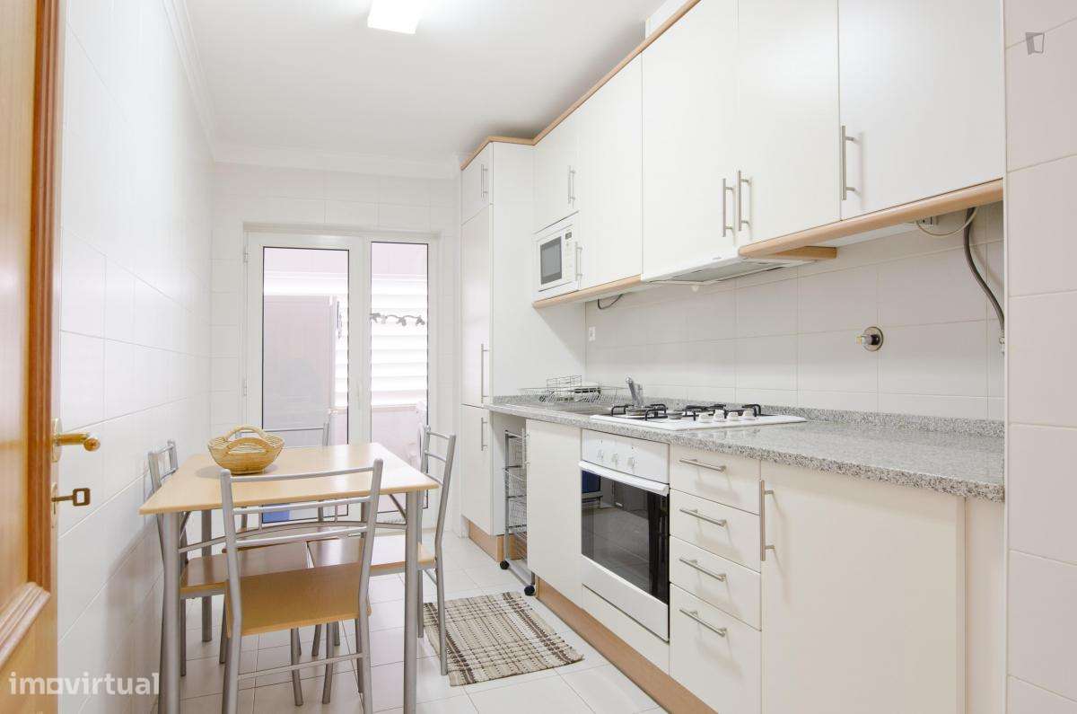 Quarto - localizado em Lumiar Lisbon - Grande imagem: 2/20