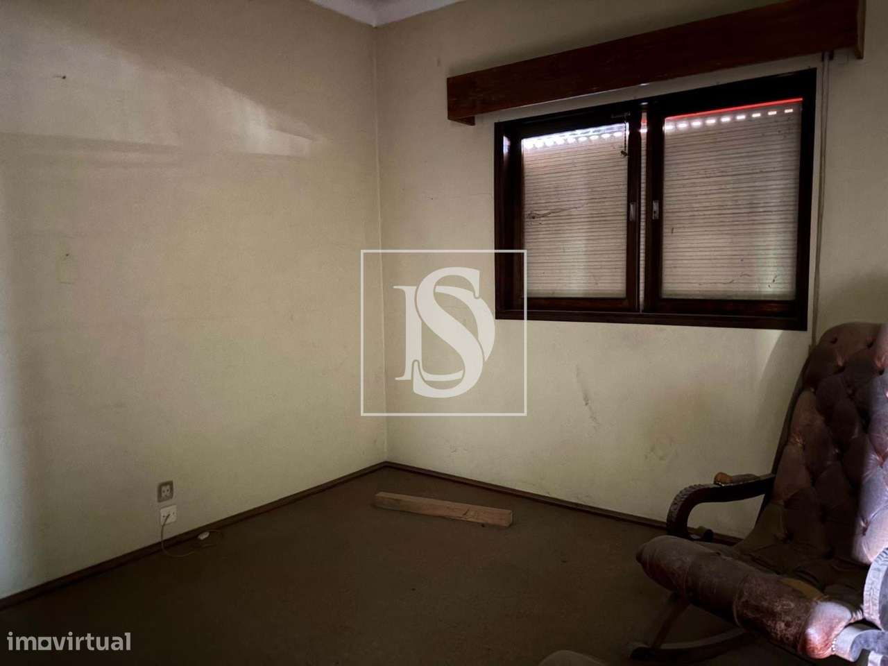 Oportunidade Única – Espaço Multifuncional com Armazém, Habitação e In-20