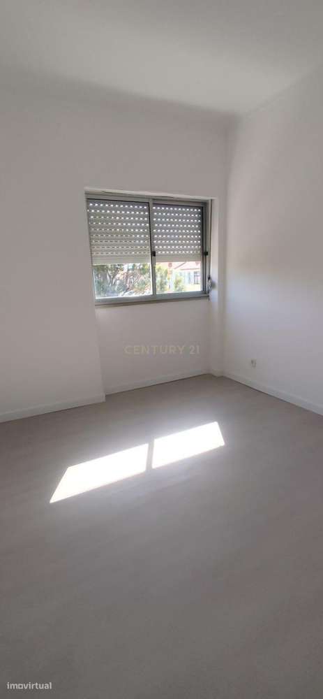 Apartamento T2 Totalmente Remodelado no Coração do Lavradio-5