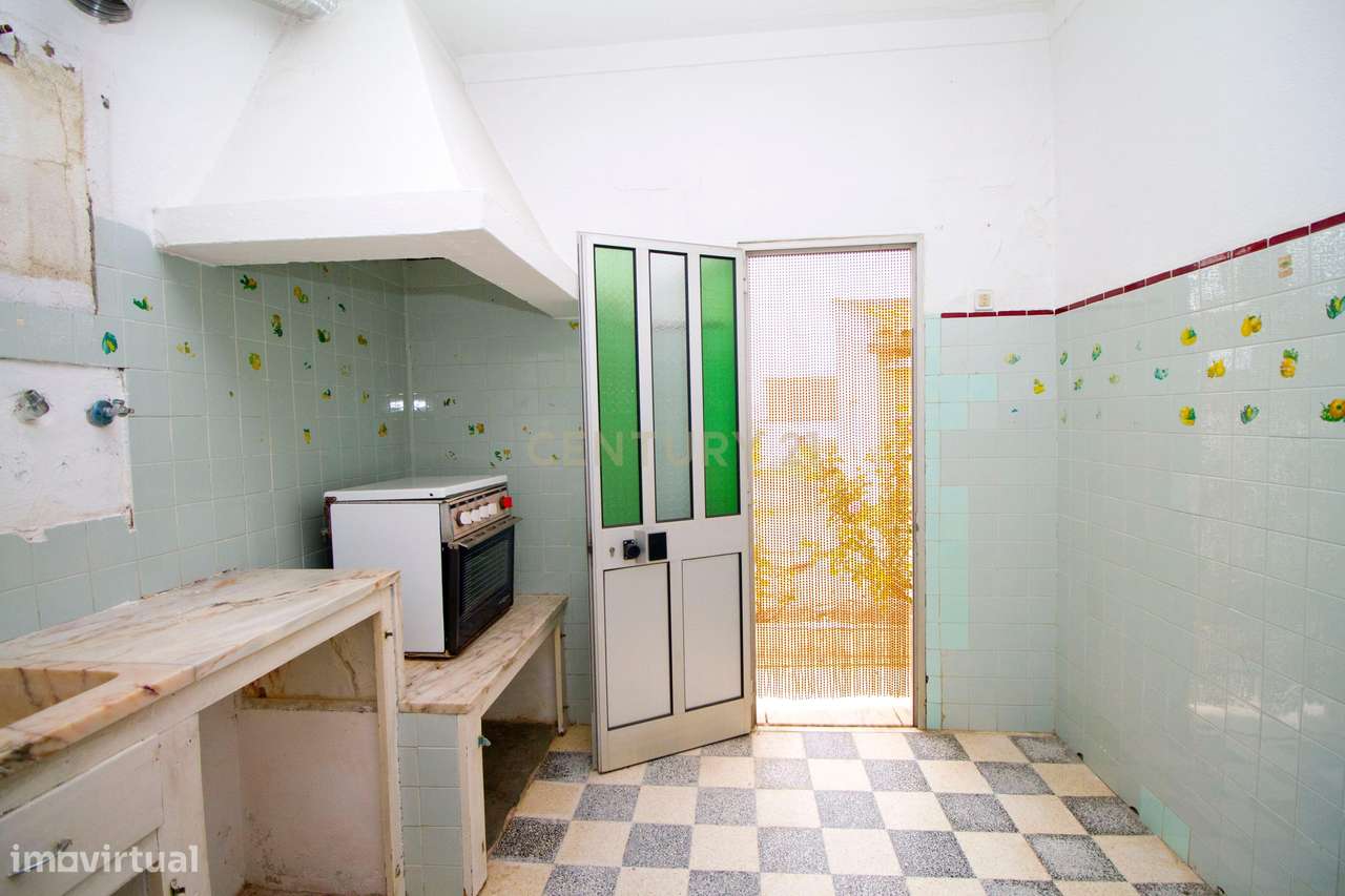 Moradia T2 para Remodelação nas Pontes-4