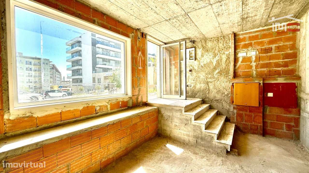 Loja 225m2 Camarate - Espaço Disponível a todas as Actividades Come... - Grande imagem: 5/32