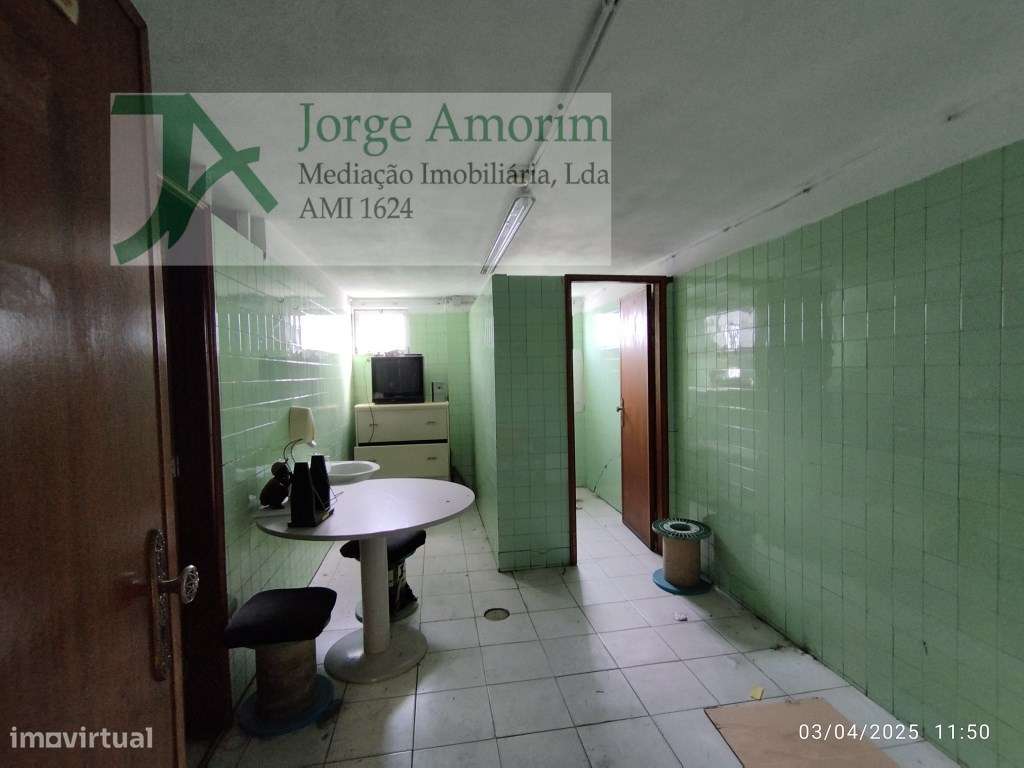 Armazém 800 m2 . Z. I. da Feiteira . Cobertura térmica. - Grande imagem: 5/7