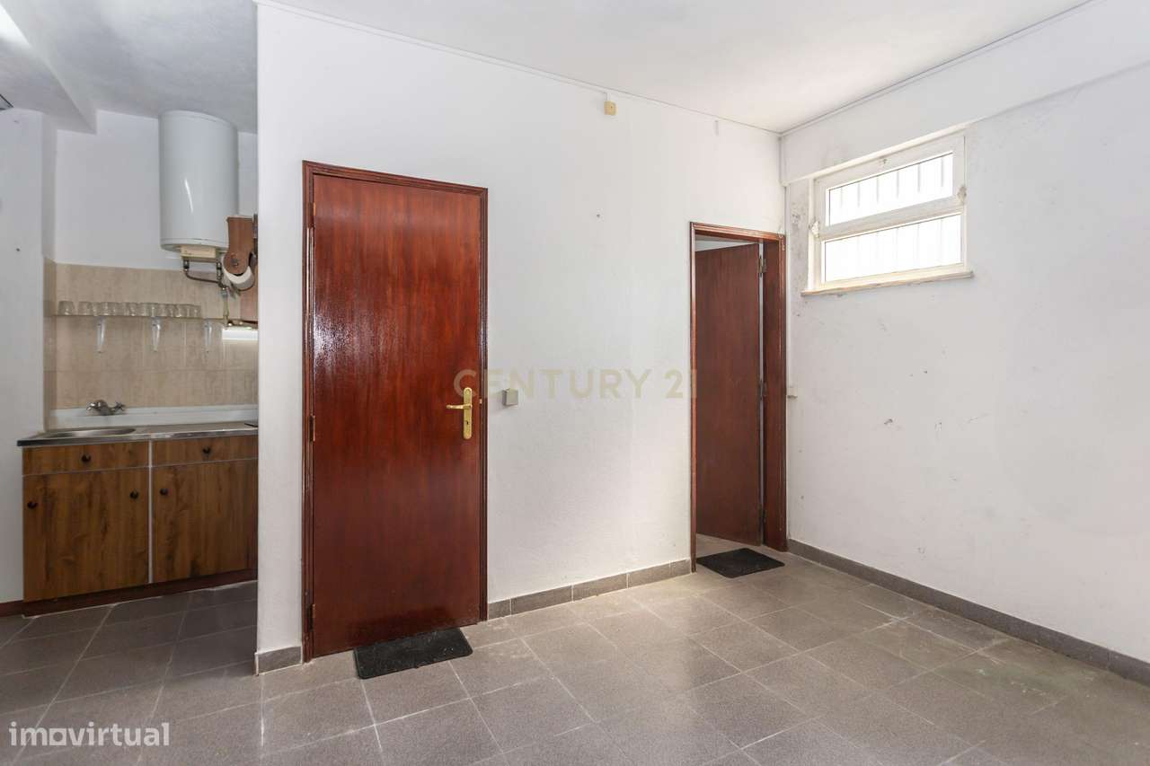 Moradia T2 com Terreno 7600m2 em Tomar-32
