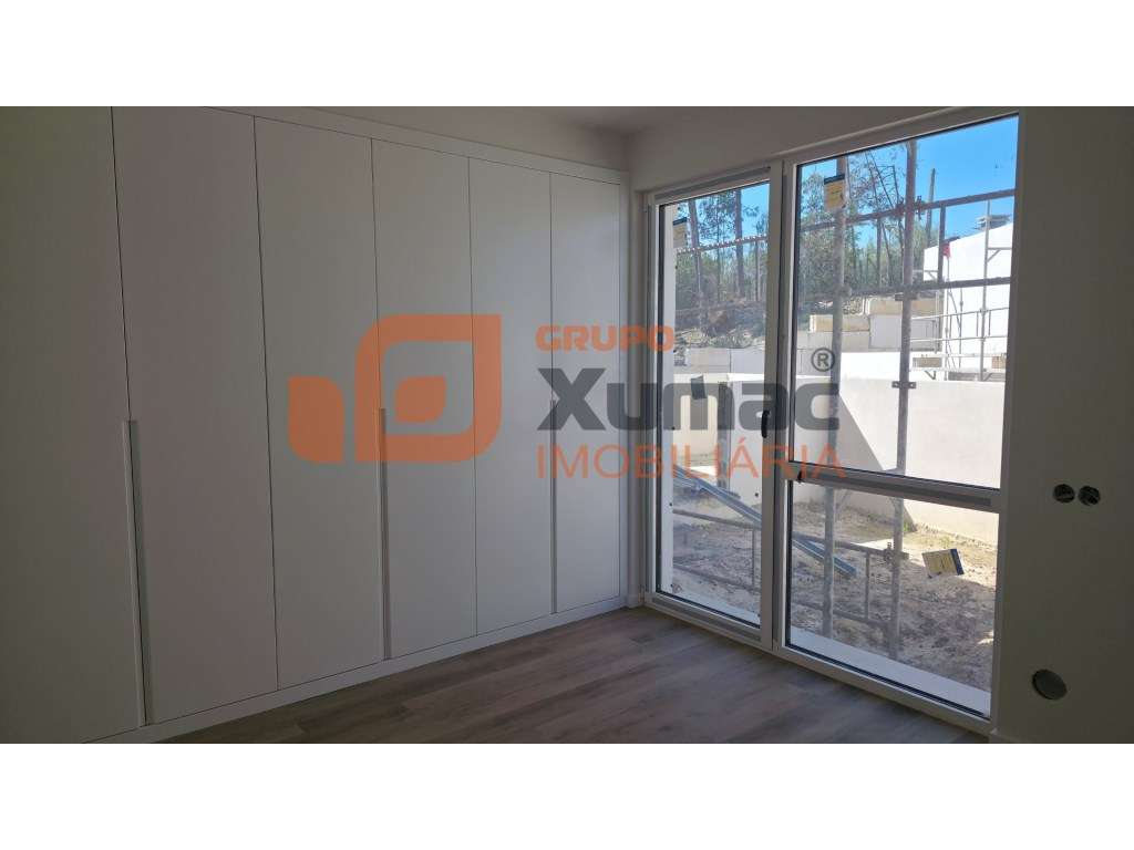 Moradia T4 Contemporânea c/ Piscina-12