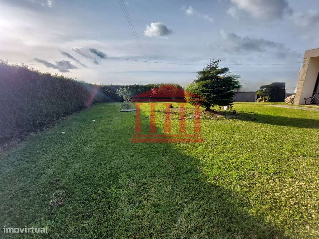 MORADIA TÉRREA SEMINOVA-7