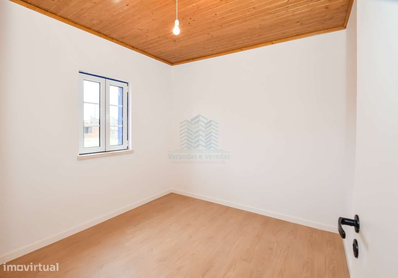 Moradia T3 + 1 Renovada + Garagem + Moradia em ruinas e diversos anexo-12