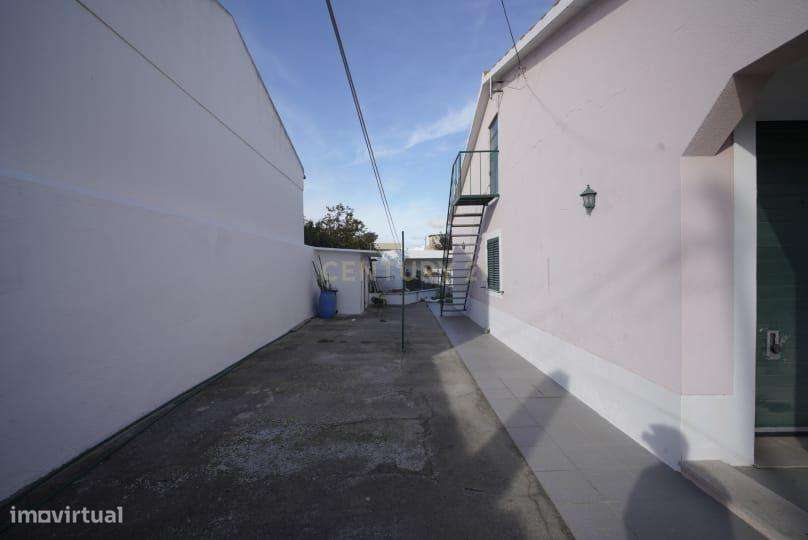 Espetacular Moradia em Setúbal com Jardim e Garagem-27
