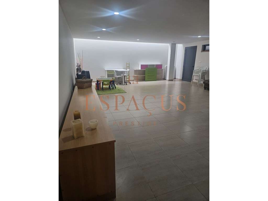 Moradia V4 com Vista Mar - Um Refúgio de Conforto e Elegância-54