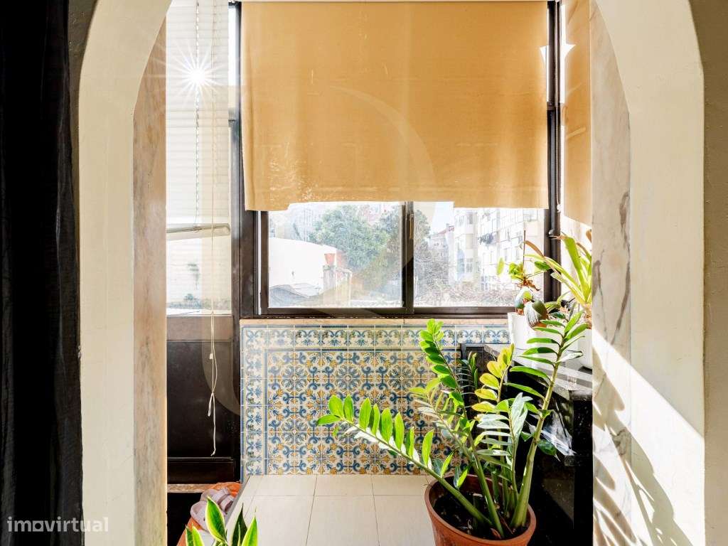 Apartamento T2 com quintal e elevador em Ajuda - Lisboa-10