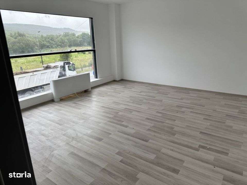 Hala/spatiu comercial, 1200 mp utili, 1600 mp teren liber, zona Baciu, - Imagine principală: 3/5