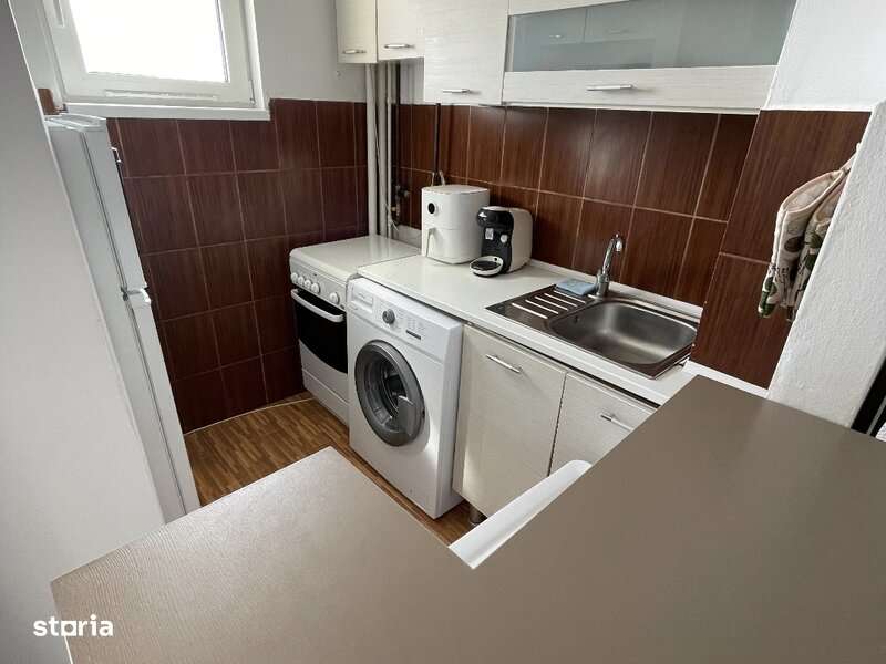 Apartament Berceni, Emil Racovita
