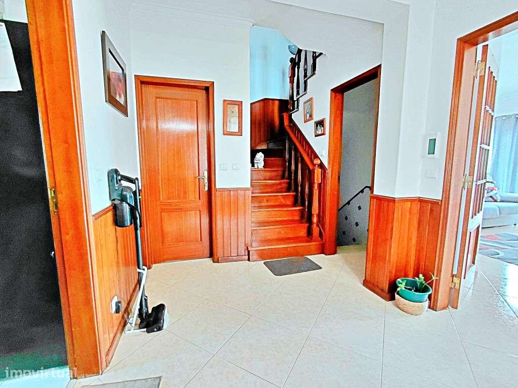 Moradia em Vale de Milhaços - junto à Escola-5