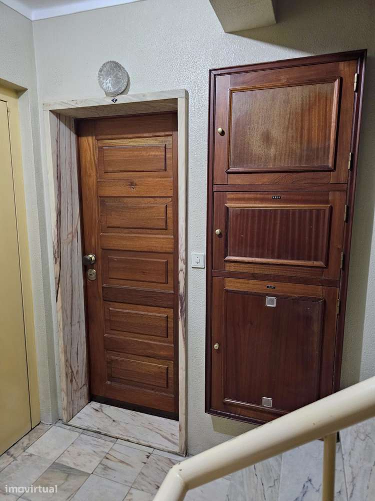 Apartamento T2 à venda na Rua José Gomes Ferreira, 6 - REBOLEIRA - Grande imagem: 2/22