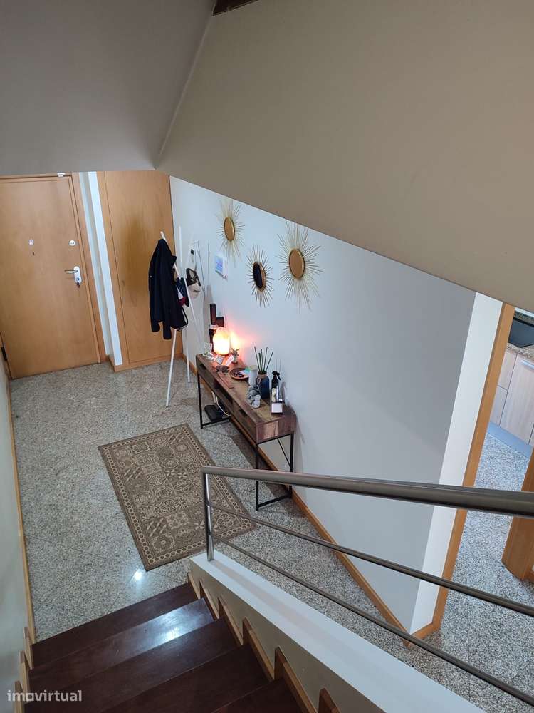 Moradia T4(2 suites) + escritório, cond.fechado à Estrada Nacional N.1-41