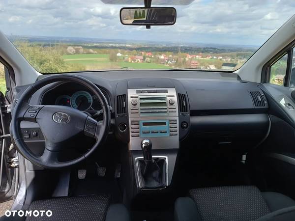 Toyota Corolla Verso 1.6 - 8