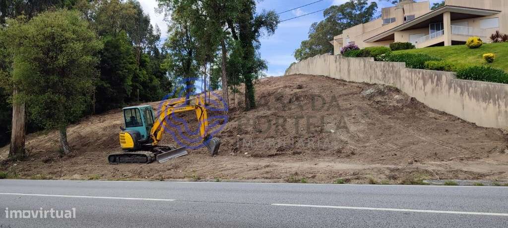 Terreno para construção à venda na Avenida Santiago de Gavião - Famali - Grande imagem: 3/14