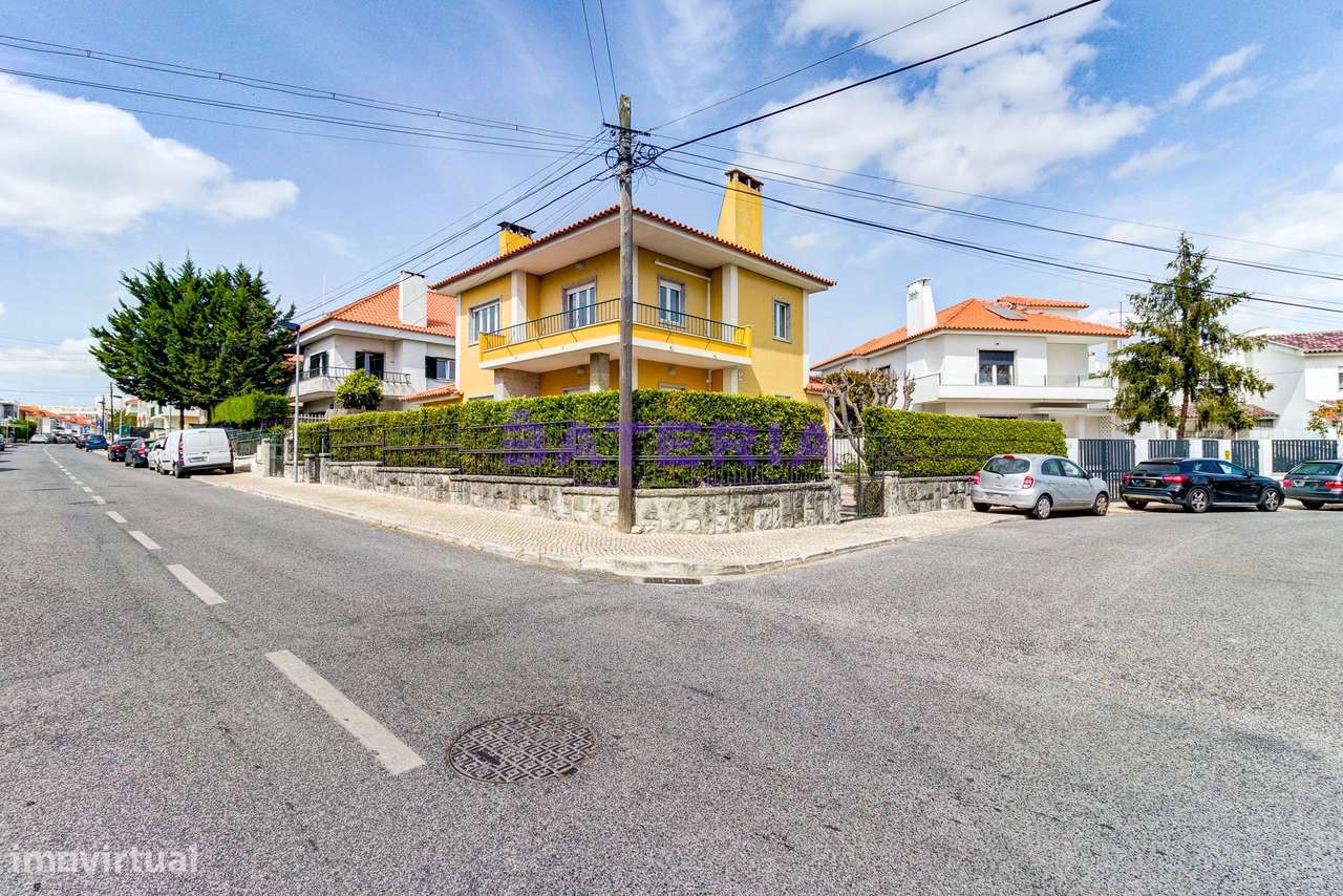 Moradia Independente T5 em Linda-a-Velha-54
