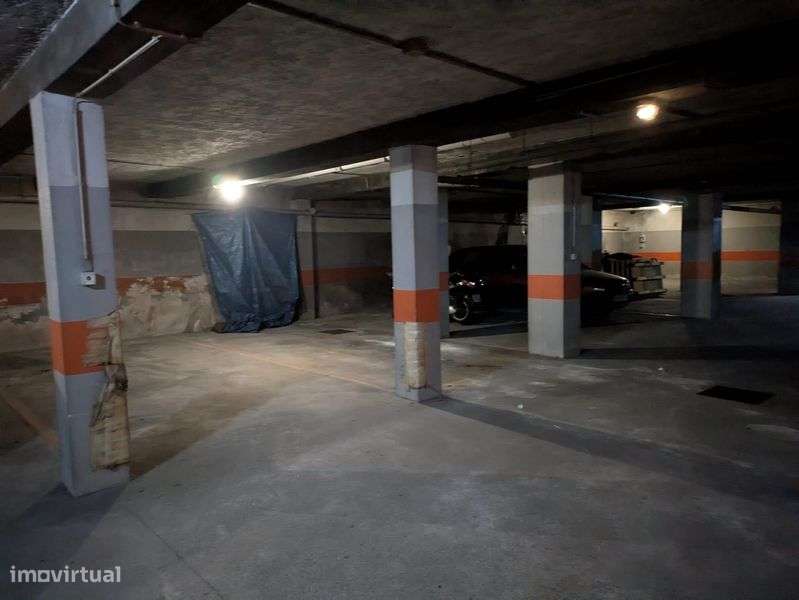 Arrendamento de garagem na Rua do Monte dos Burgos - Grande imagem: 4/8