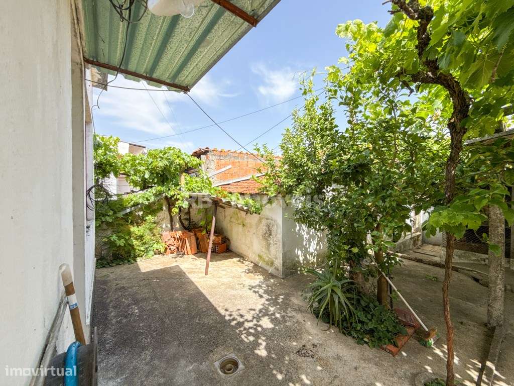 Moradia T3 com espaço exterior no centro de Vila Nova da Barquinha-37
