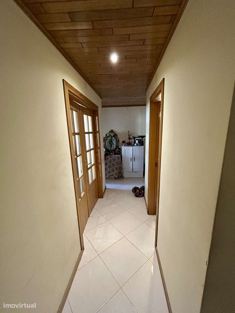 T2 com lareira e vista desafogada em todas as divisões - Grande imagem: 5/20