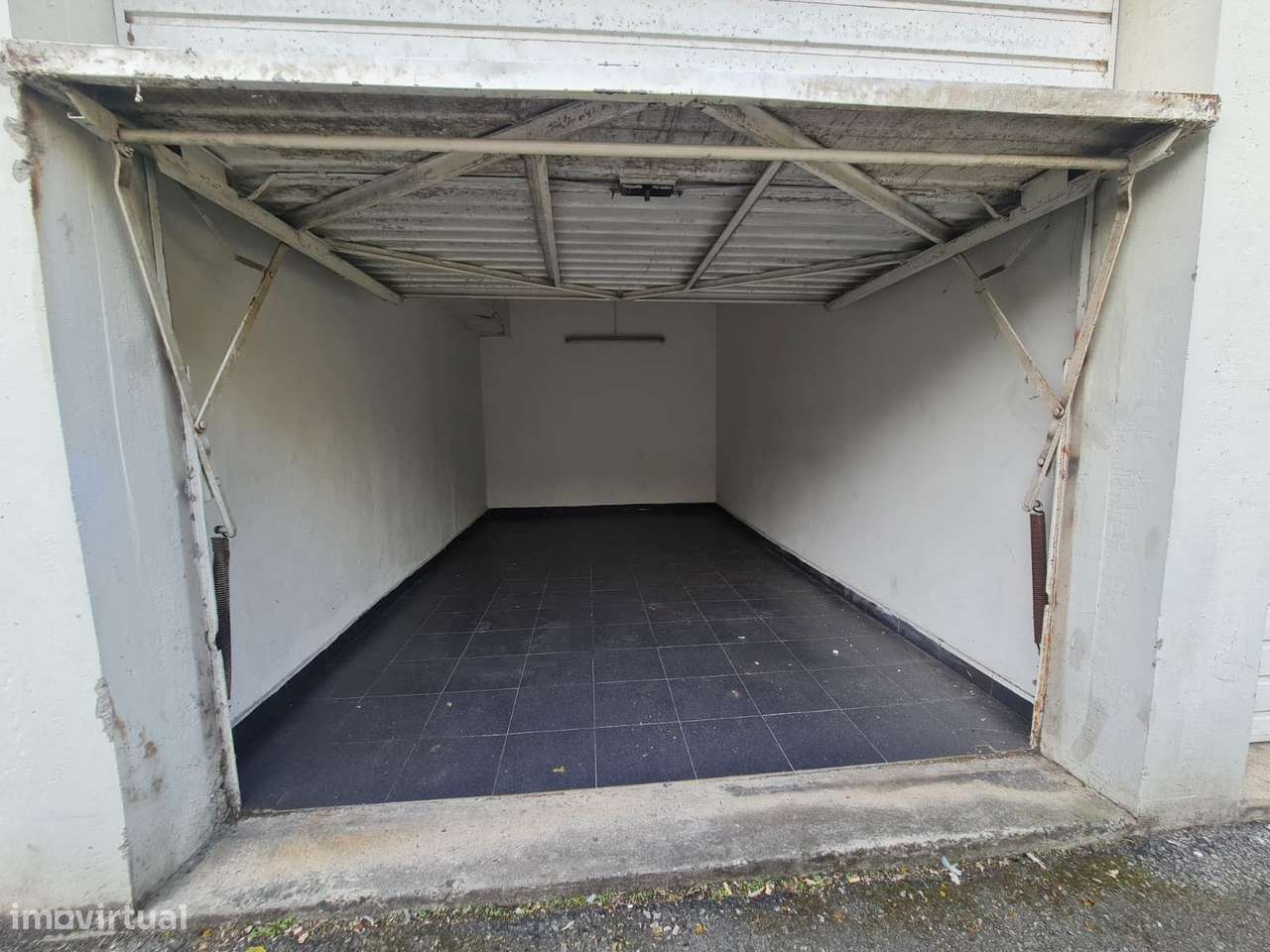 Apartamento T4 com suite e garagem  – em frente ao Metro Pedro Hispano-3