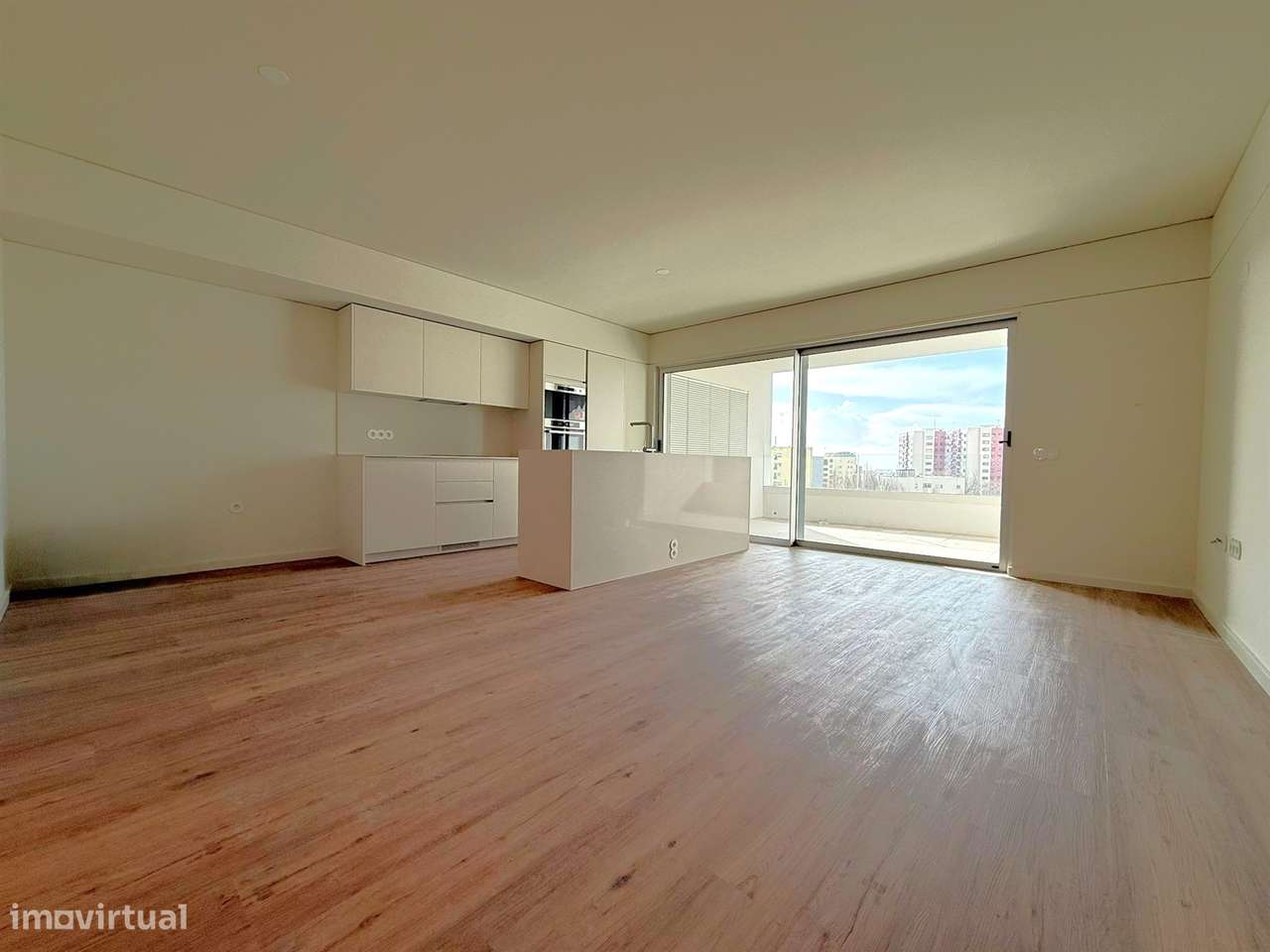 T2 NOVO no 8.º Andar c/ Varanda Sul/Poente, Garagem e Arrumo em Ramald - Grande imagem: 5/24