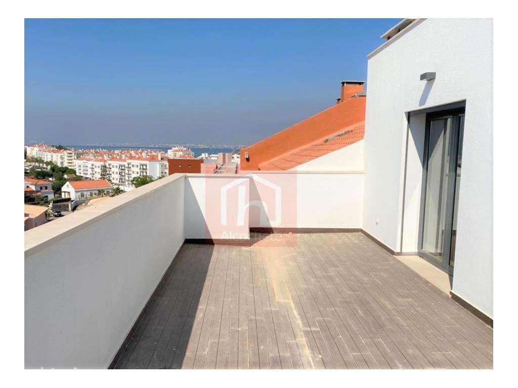 Apartamento T4 Duplex com garagem box no centro de Alcochete-26