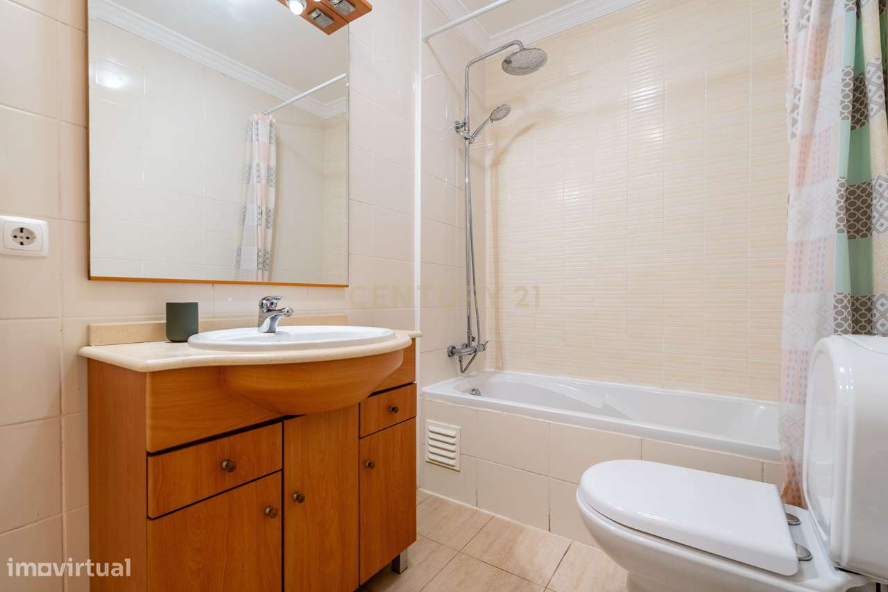 Apartamento T2 com Piscina e Garagem – a 5 minutos da Praia da Galé-9