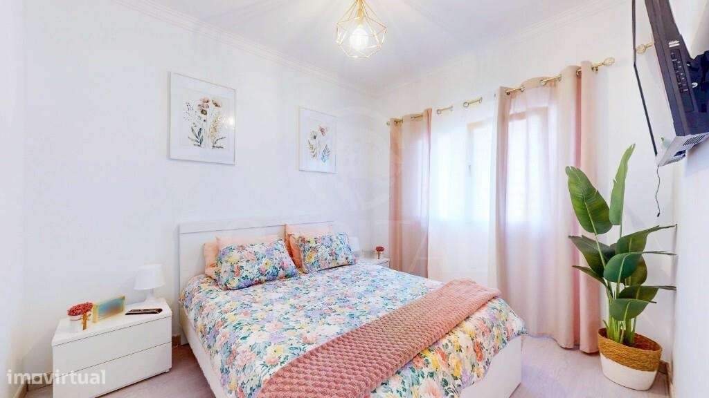 Apresento-lhe este fantástico T2 em Almada com vista privilegiada para - Grande imagem: 4/26